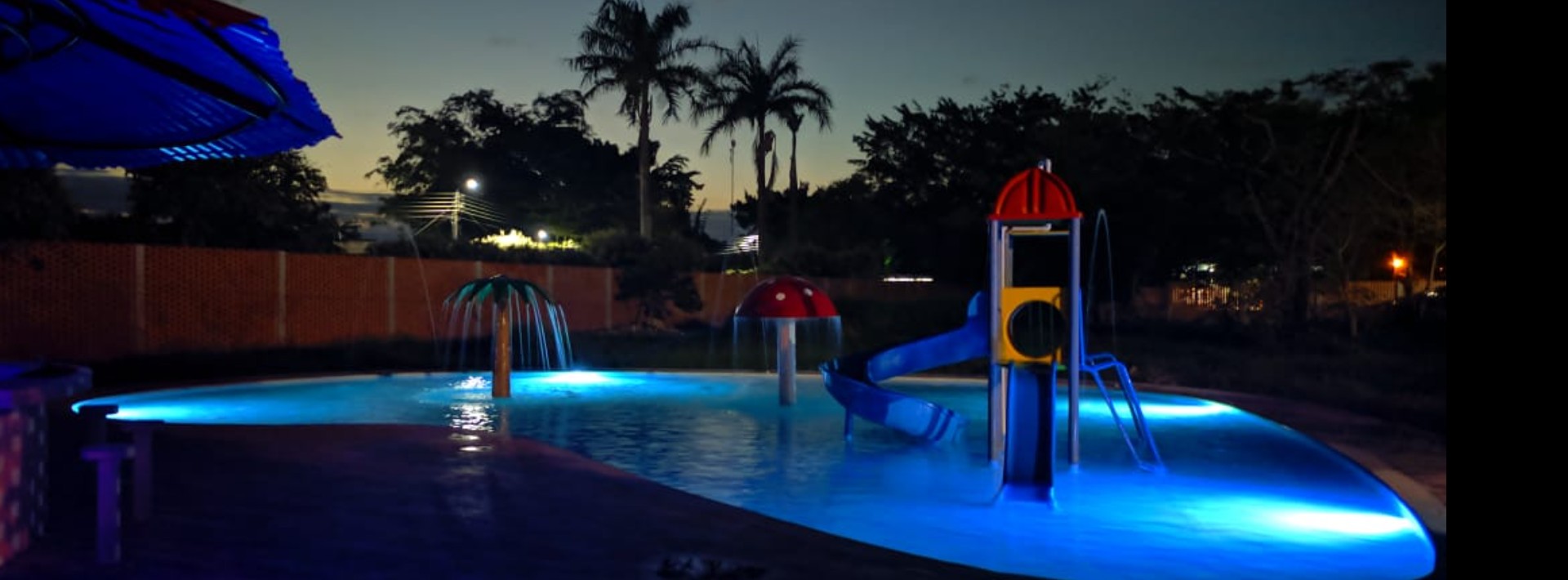 PISCINA